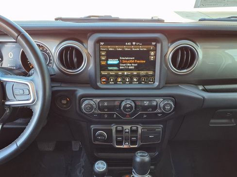 Used 2019 Jeep Wrangler Unlimited Sahara w/ Uconnect 4C Nav & Sound Group AWD/4WD image 14