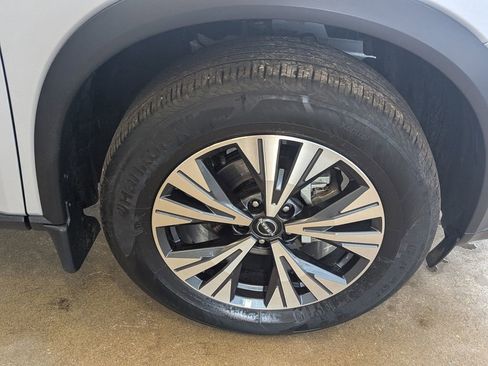 Used 2023 Nissan Rogue SV w/ SV Premium B Package image 17