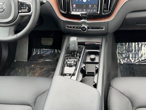 Certified 2024 Volvo XC60 B5 Plus w/ Protection Package Premier AWD/4WD image 15