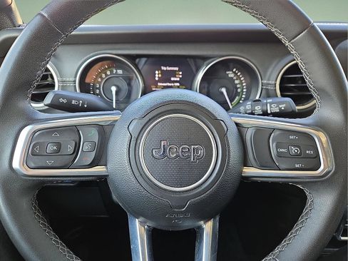 Used 2023 Jeep Wrangler Unlimited Sahara AWD/4WD image 24