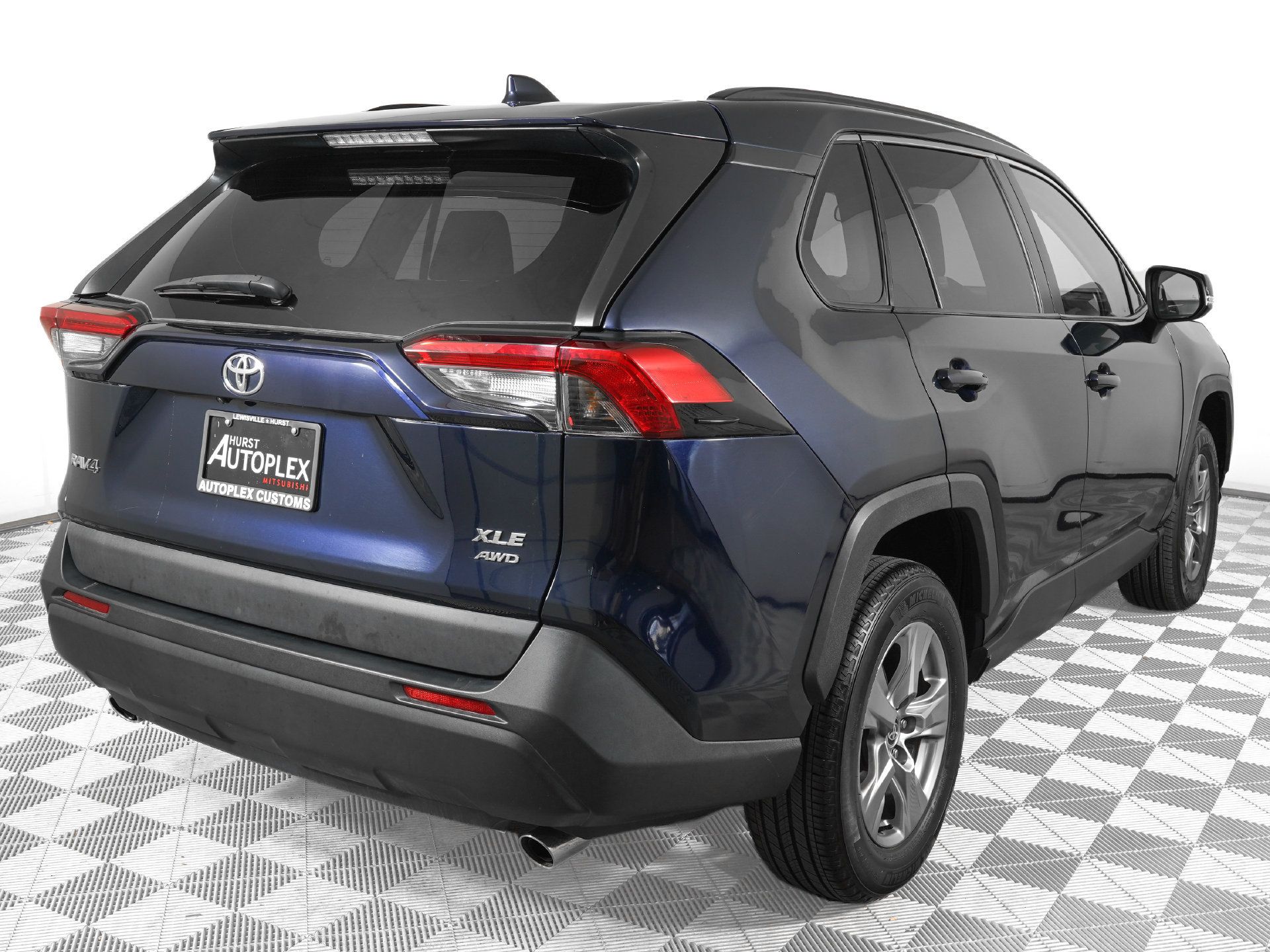 Used 2024 Toyota RAV4 XLE AWD/4WD image 5