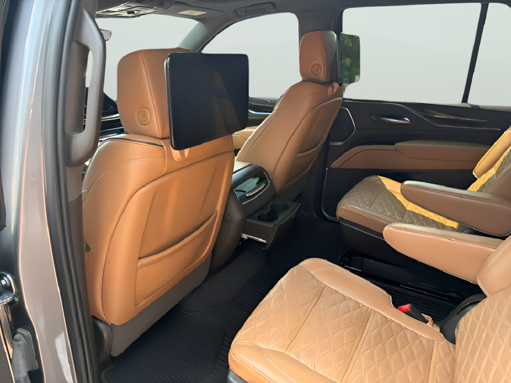 Used 2021 Cadillac Escalade Premium Luxury AWD/4WD image 36