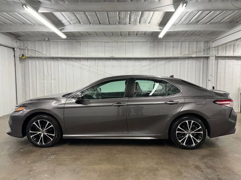 Used 2020 Toyota Camry SE image 8