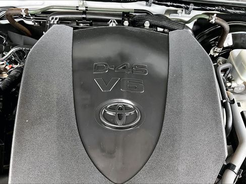 Used 2021 Toyota Tacoma SR5 w/ Technology Package image 32