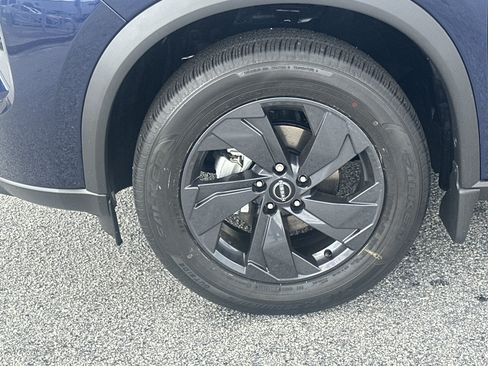 Used 2026 Nissan Rogue SV FWD image 14