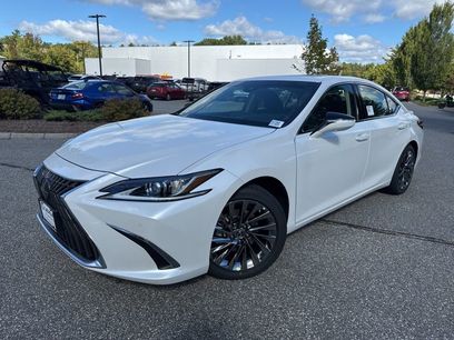 New 2025 Lexus ES 300h w/ Luxury Package