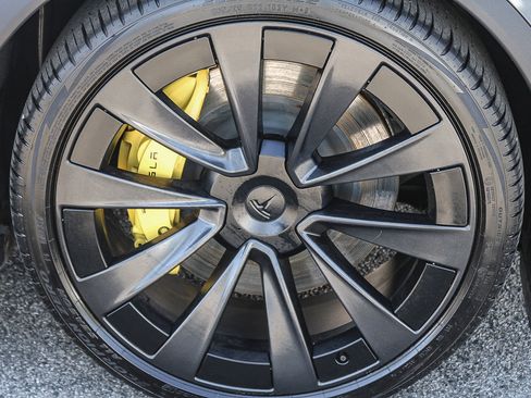 Used 2022 Tesla Model X Plaid image 10