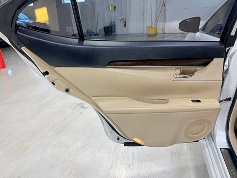 Used 2013 Lexus ES 350 w/ Luxury Pkg image 36