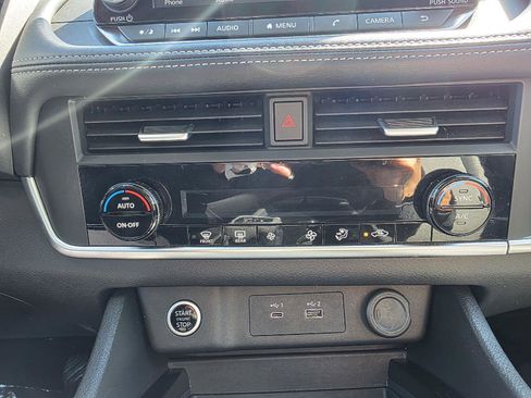 Used 2023 Nissan Rogue SV image 20