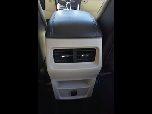 Used 2016 Ford Edge Titanium image 29