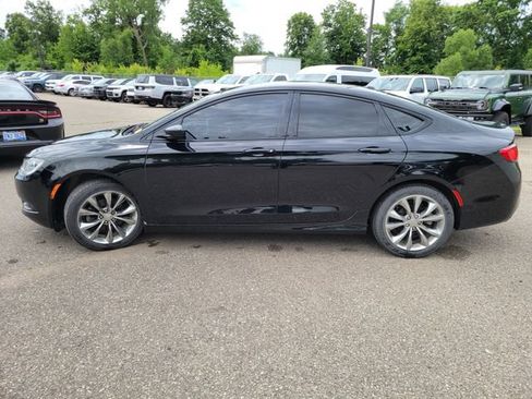 Used 2015 Chrysler 200 S FWD image 6