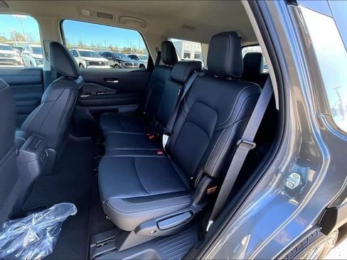 New 2026 Nissan Pathfinder SL FWD image 18