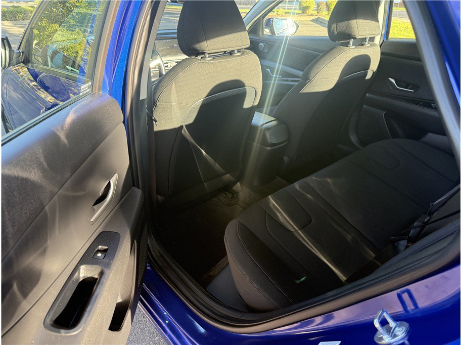 Used 2023 Hyundai Elantra SEL w/ Cargo Package FWD image 10