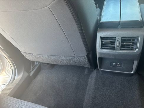 Used 2023 Nissan Rogue SV AWD/4WD image 25