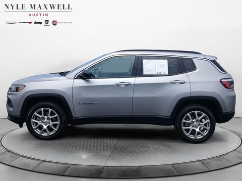Used 2022 Jeep Compass Latitude AWD/4WD image 13