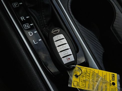 Used 2025 Nissan Altima 2.5 SV FWD image 37
