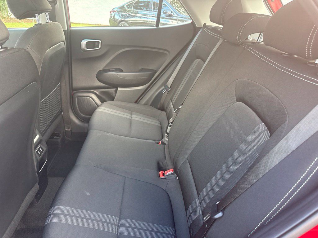 Used 2025 Hyundai Venue SEL FWD image 25