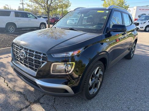 Used 2022 Hyundai Venue SEL FWD image 1