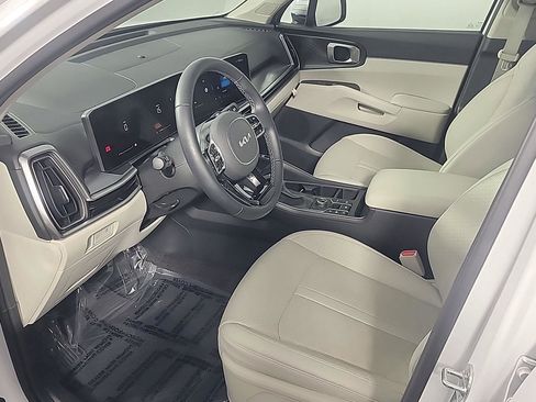 Used 2025 Kia Sorento EX w/ Panoramic Sunroof Package image 19