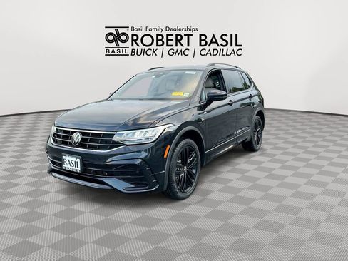 Used 2022 Volkswagen Tiguan SE R-Line AWD/4WD image 4