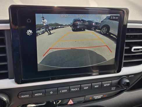 Certified 2025 Hyundai Venue Limited FWD image 20