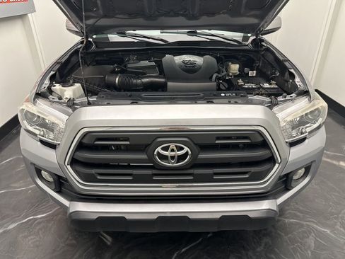 Used 2017 Toyota Tacoma SR5 w/ Tow Package image 28
