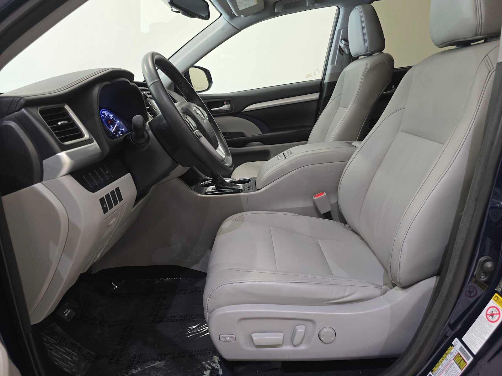 Used 2016 Toyota Highlander XLE AWD/4WD image 22