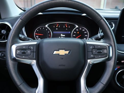 Used 2025 Chevrolet Blazer LT FWD image 12