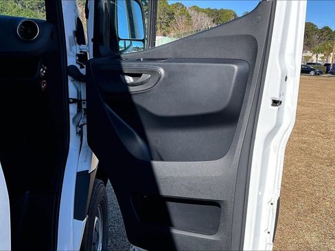 Used 2024 Mercedes-Benz Sprinter 2500 image 22