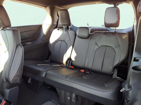 New 2025 Chrysler Pacifica Select FWD image 15