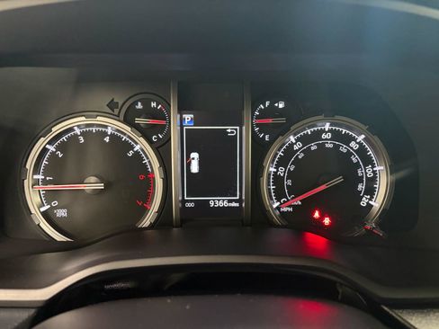 Used 2024 Toyota 4Runner TRD Off-Road Premium w/ Moonroof Package AWD/4WD image 32