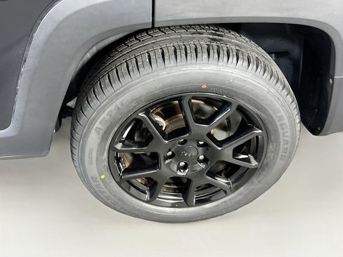 Used 2019 Jeep Renegade Altitude w/ Quick Order Package 2XM image 28