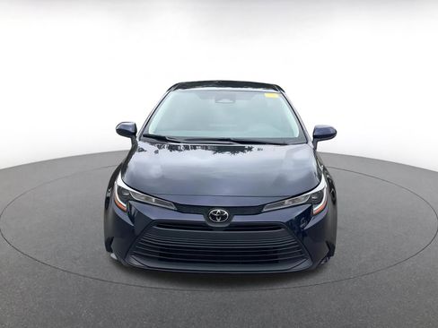 Used 2025 Toyota Corolla LE image 3