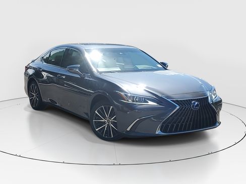 Certified 2022 Lexus ES 300h w/ Premium Package image 2