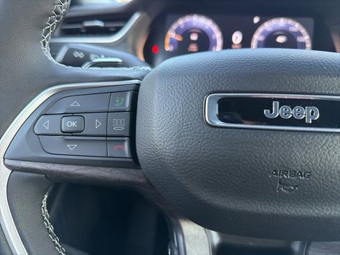 New 2025 Jeep Grand Cherokee Limited image 18