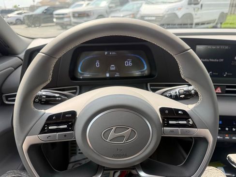 Used 2025 Hyundai Elantra Sport FWD image 21