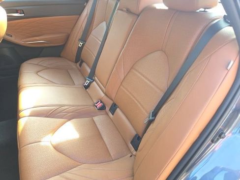 Used 2021 Toyota Avalon Limited FWD image 12