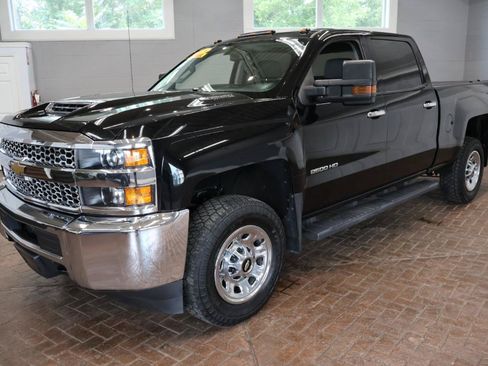 Used 2019 Chevrolet Silverado 2500 W/T w/ WT Convenience Package AWD/4WD image 3