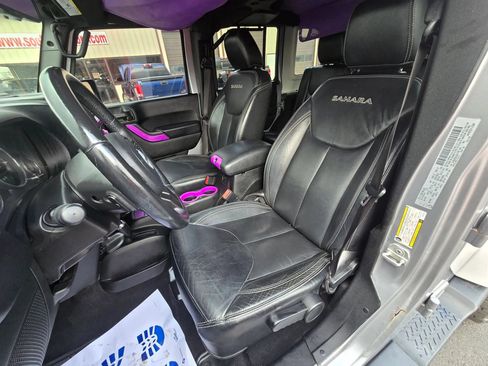 Used 2018 Jeep Wrangler Unlimited Sahara AWD/4WD image 9