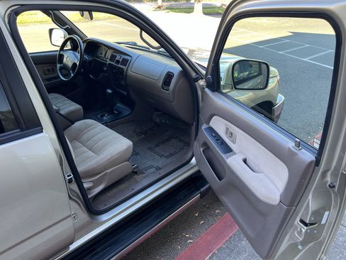 Used 2002 Toyota 4Runner SR5 RWD image 9