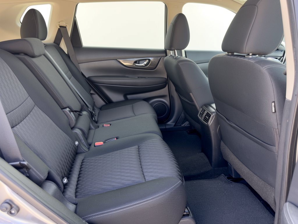 Used 2018 Nissan Rogue SV FWD image 29