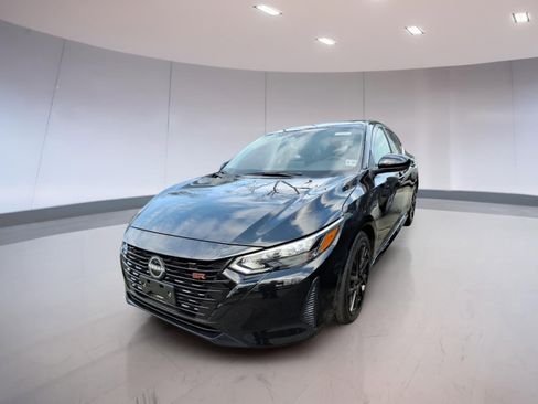 Used 2025 Nissan Sentra SR w/ Midnight Edition image 2