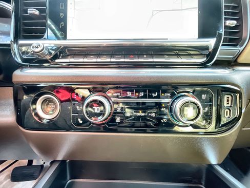 Used 2023 GMC Sierra 1500 SLT w/ SLT Premium Package image 18