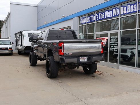 Used 2023 Ford F250 Platinum w/ FX4 Off-Road Package image 8