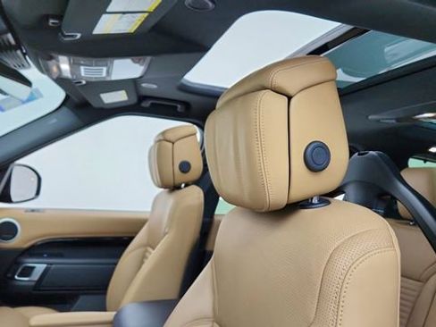 Used 2023 Land Rover Discovery S R-Dynamic image 35