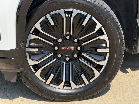 Used 2026 GMC Sierra EV Denali AWD/4WD image 9