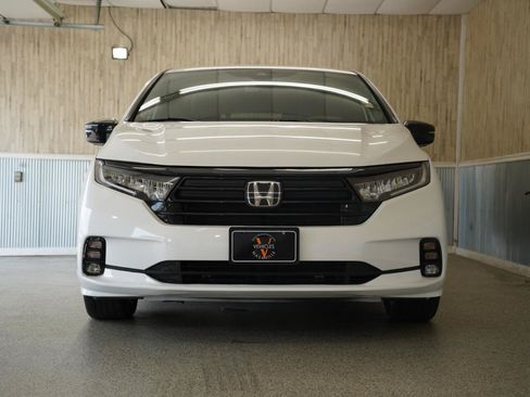 Used 2023 Honda Odyssey Sport image 2