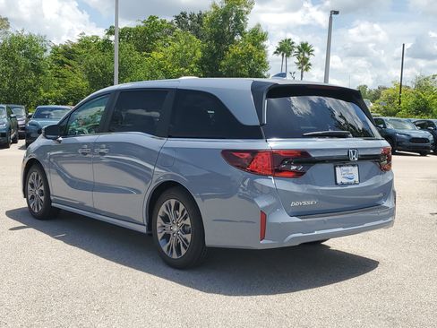 New 2026 Honda Odyssey Touring image 6