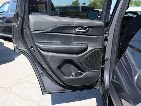 New 2025 Jeep Grand Cherokee Laredo w/ MOPAR Finishing Package image 39