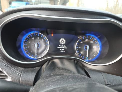 Used 2020 Chrysler Pacifica Limited w/ Tire & Wheel Group image 19